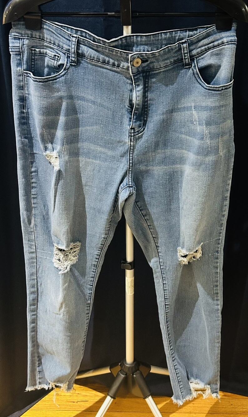 Distressed Cropped Jeans Women's size XL